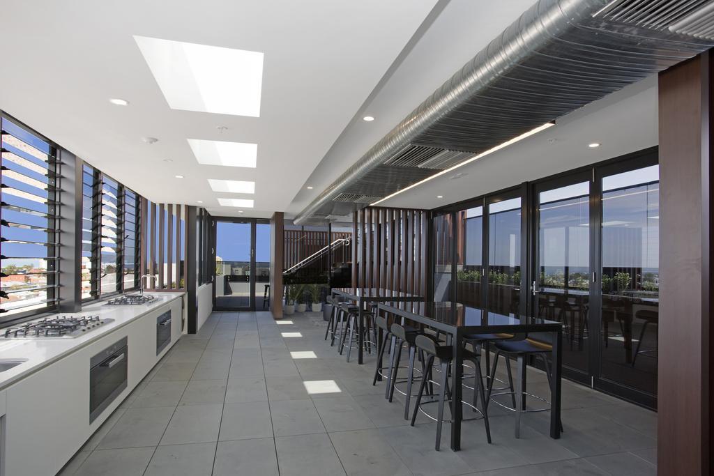 ☆ Heart Of St Kilda ☆ Infinity Pool+Parking+Wifi Apartment Melbourne Exterior photo